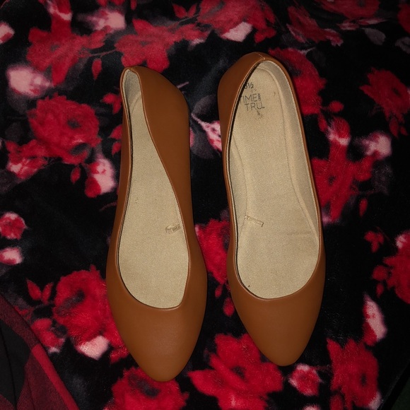 3/$20 🦋 Time and Tru Brown Flats NWOT - Picture 2 of 3
